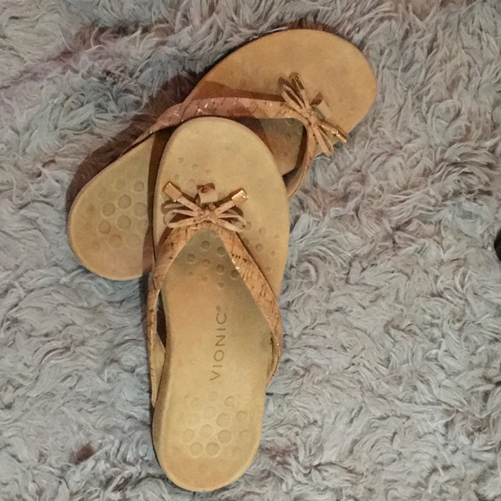 Vionic sandals size 7